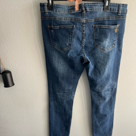 Vervet Distressed Blue Jeans - Picture 6 of 7